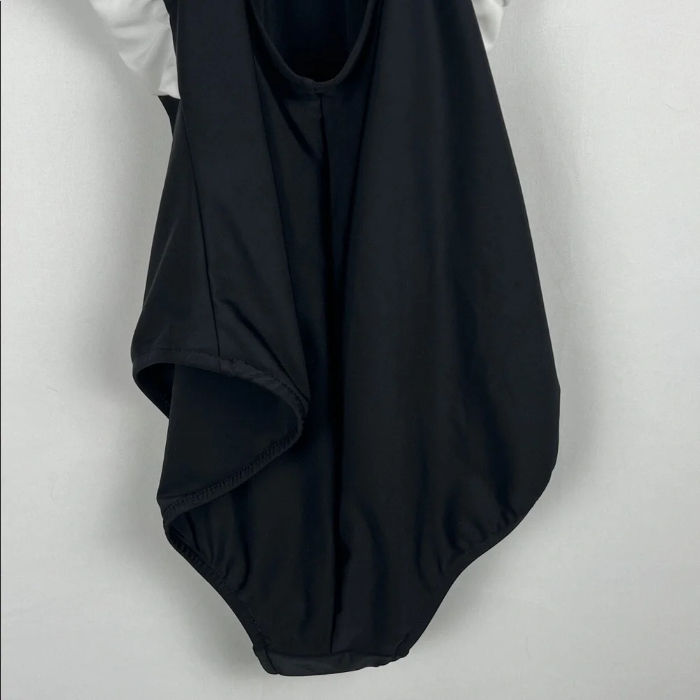 NWOT Venus Black and White Swimsuit‎